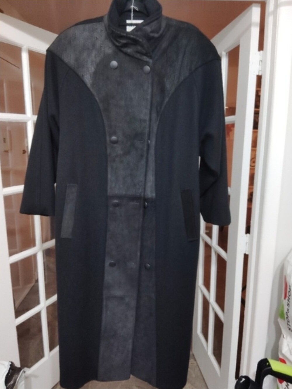 80's Full Length Vintage Black Wool Coat With Suede Patterned Design ✨🫰🏾 - Picture 2 of 9